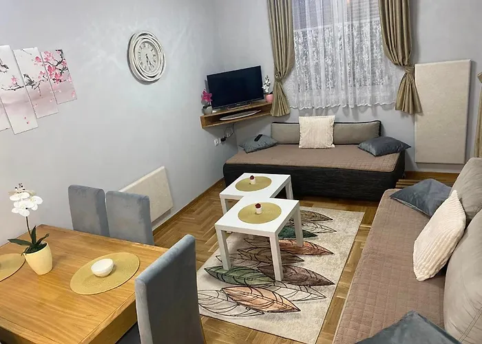 アパート Amica ズラティボール